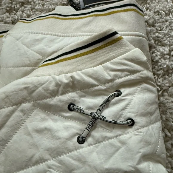 Onlinyete Cream quilted bomber jacket with gold and navy details - Picture 8 of 8